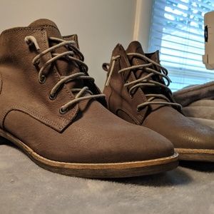 Diba Eli Grey Leather Lace-Up Ankle Bootie 7.5M